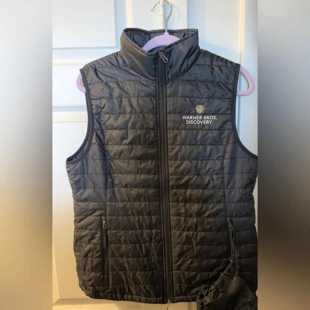 BLACK Warner Bros. Discovery Port Authority Puffer Vest